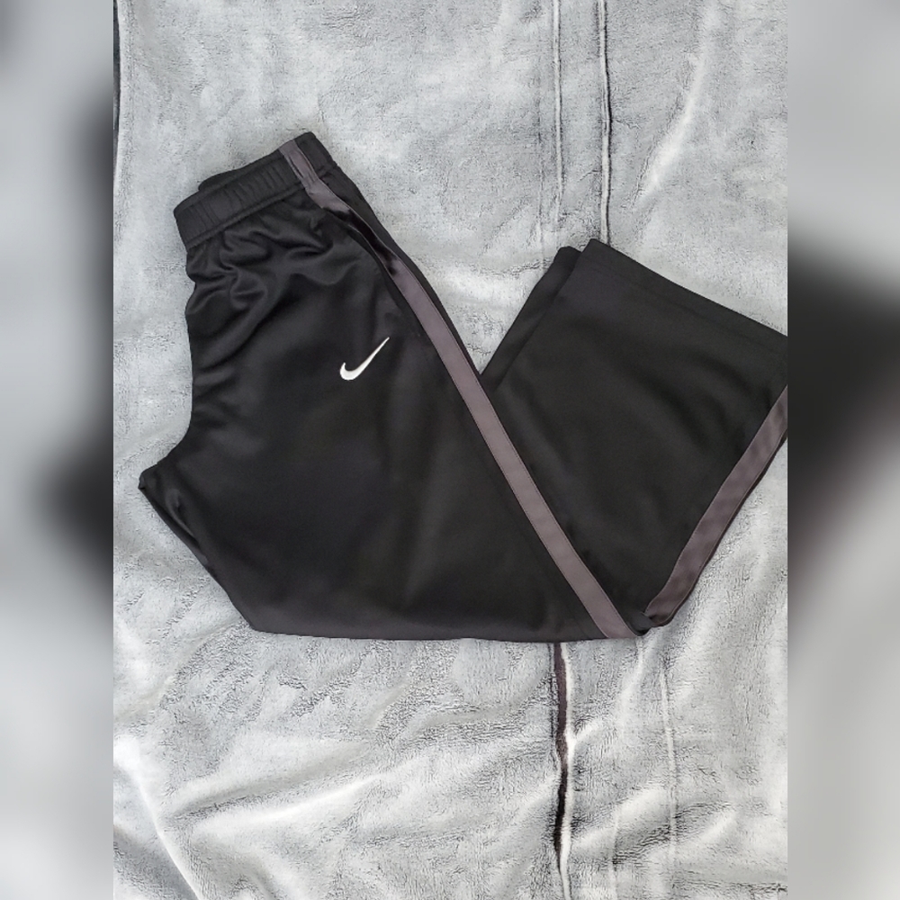 Nike Loose Fit Pants Youth Medium